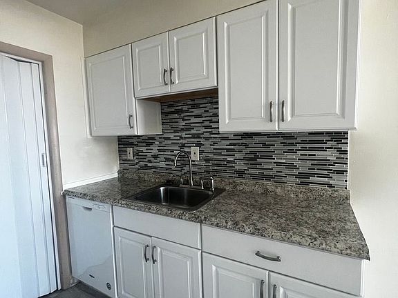 4th image of 5600 Germantown Ave #23