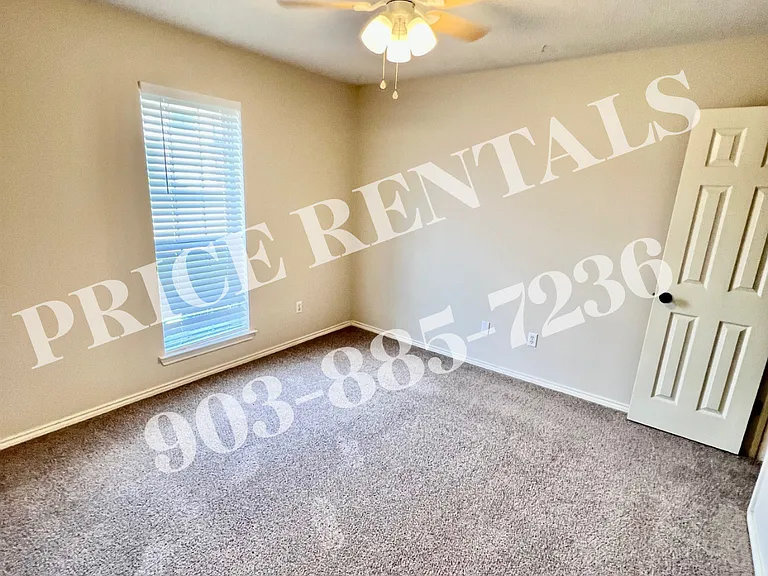 1709 Woodside Ln — Photo 9