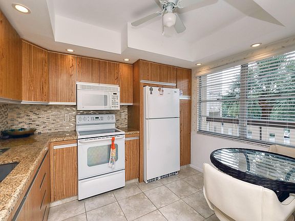 3rd image of 3101 Portofino Pt #M3