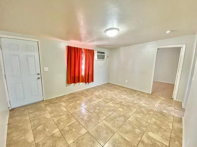 2 bed, $990 — Photo 2