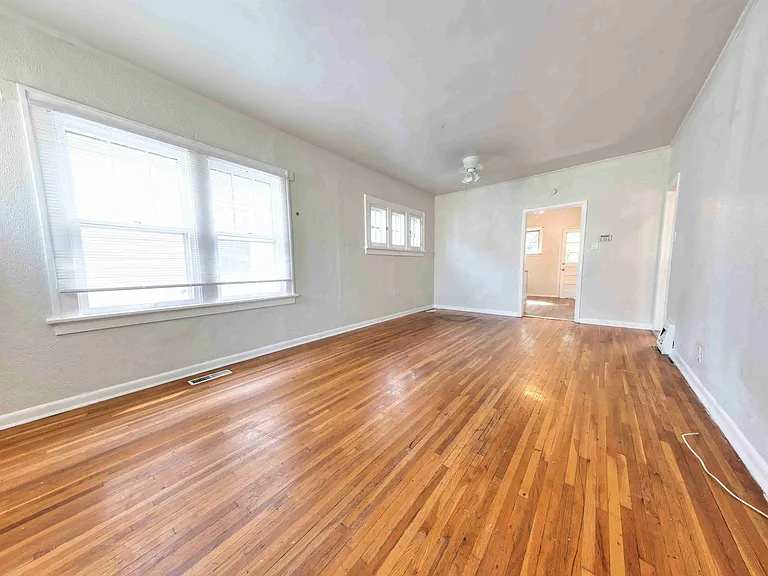 3810 Neosho St — Photo 3