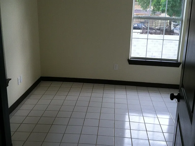 2419 Cross St — Photo 4
