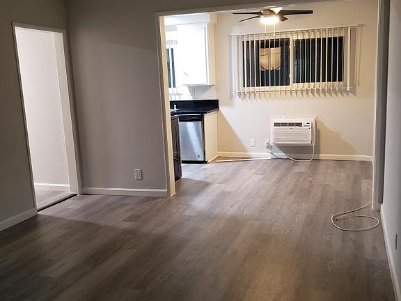 4th image of 5130 Woodman Ave #22