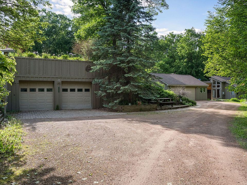 2nd image of 2105 Dutchview Rd