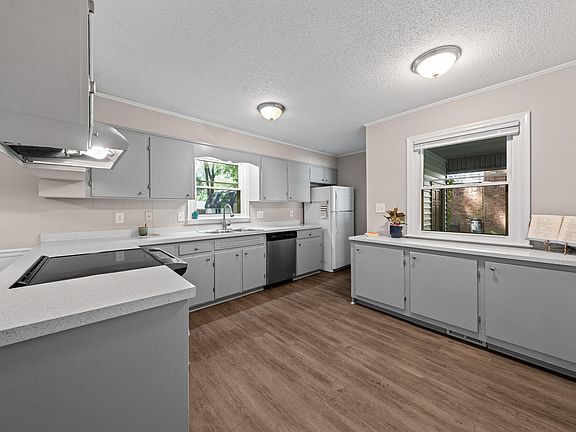4th image of 803 Palmetto Dr