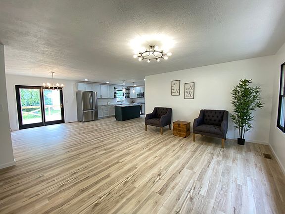 3rd image of 408 Delwood Dr
