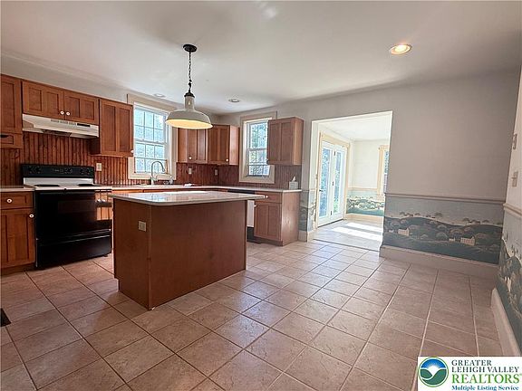 5th image of 740 Engler Rd
