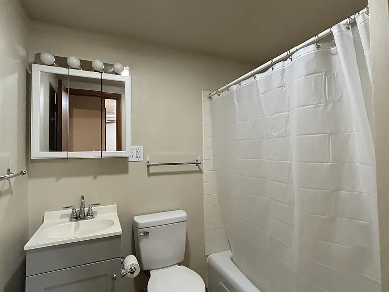 Ellis Apartments — Photo 6