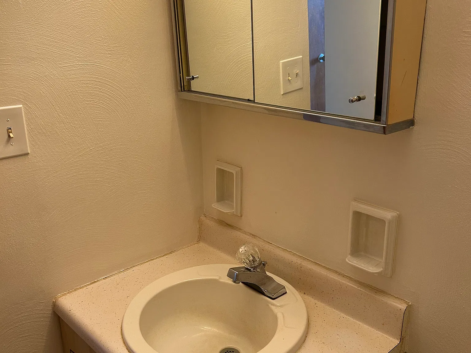 2 bed, 800 sqft, $800 — Photo 4