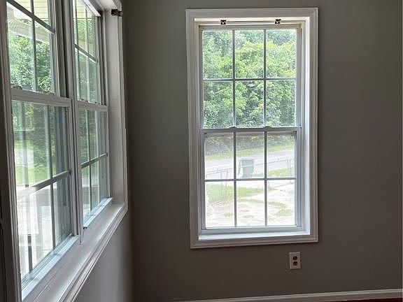 3rd image of 800 Circle View Dr
