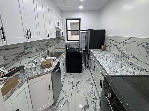 4th image of 24-28 35th St Unit A1