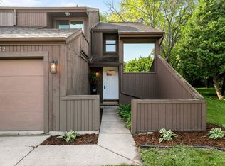 102 Crab Apple Ct, Appleton, WI 54914