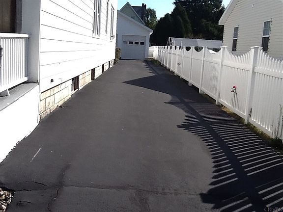 3rd image of 220 Stowe Ave
