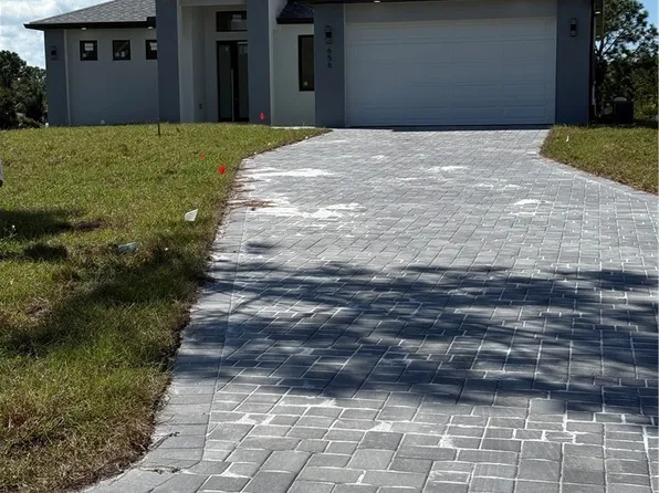 656 Foxchase Dr, Lehigh Acres, FL 33974