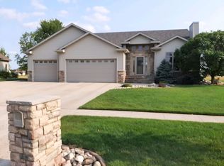 337 Edgewater Dr, West Fargo, ND 58078