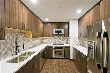 Sold by Nancy Packes Inc.