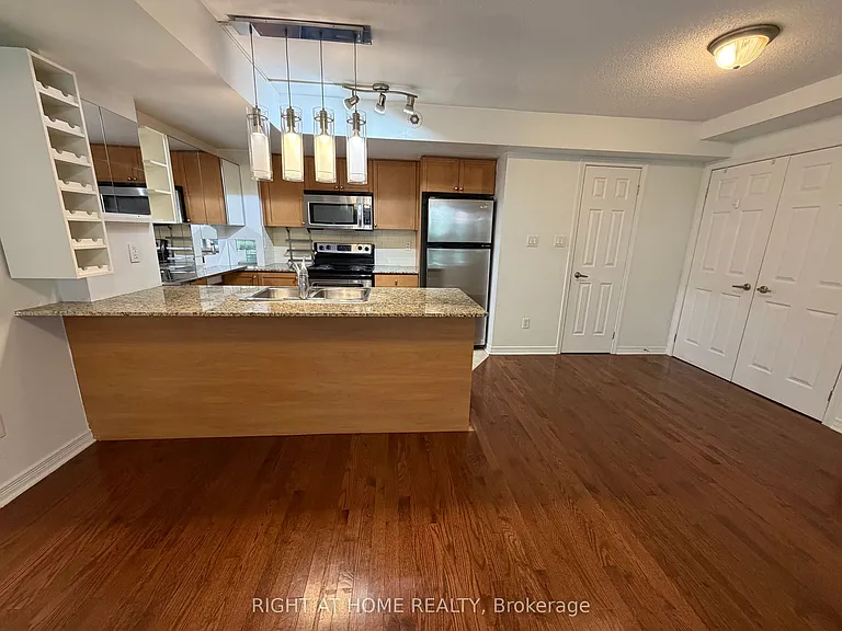 11 Ruttan St #126 — Photo 9