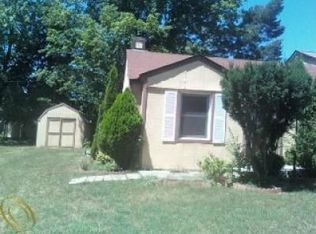 18265 Filmore St, Livonia, MI 48152