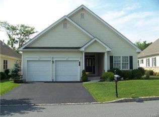 136 Glenmoor Cir S, Palmer Twp, PA 18045