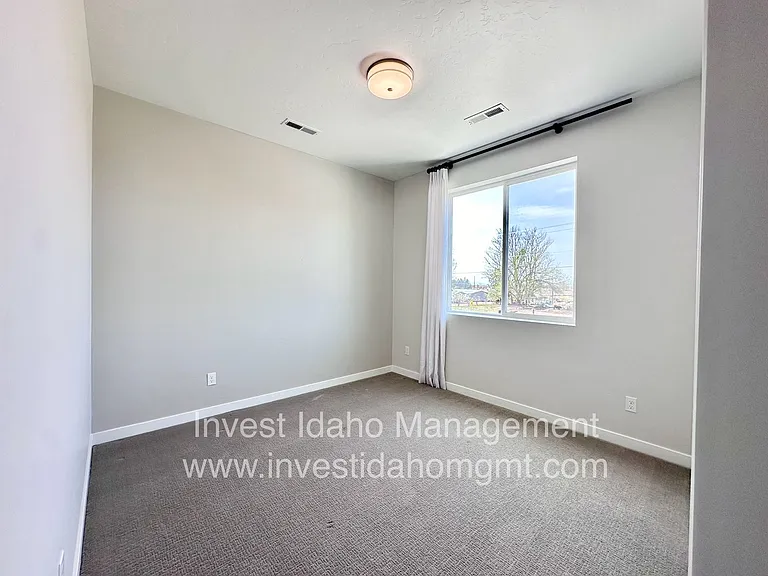 385 N Stone Canyon Ln — Photo 16