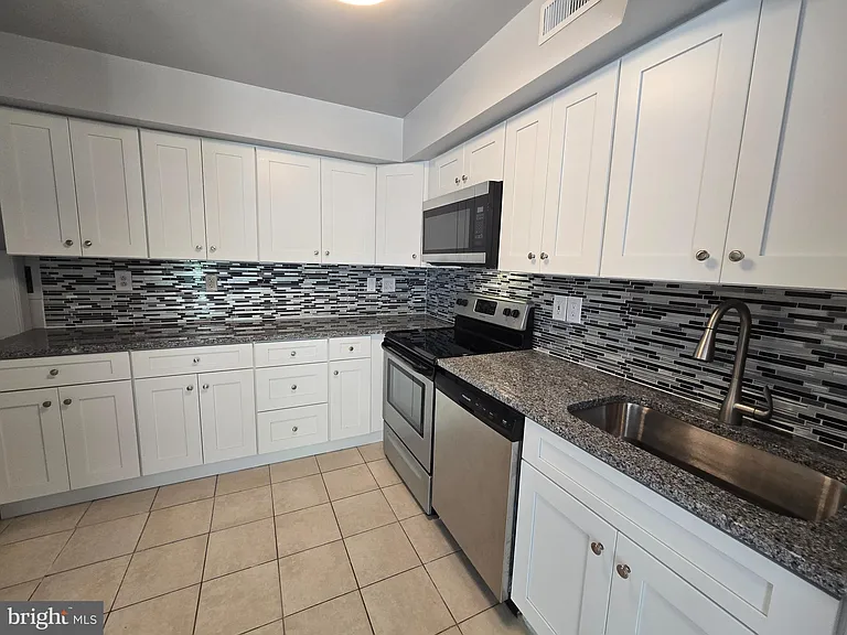 878 Williams Pl — Photo 4