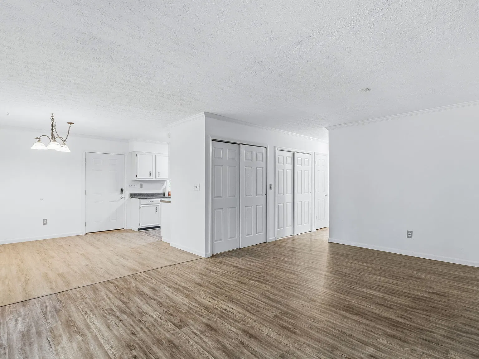 3 bed, 1352 sqft, $1,700 — Photo 3