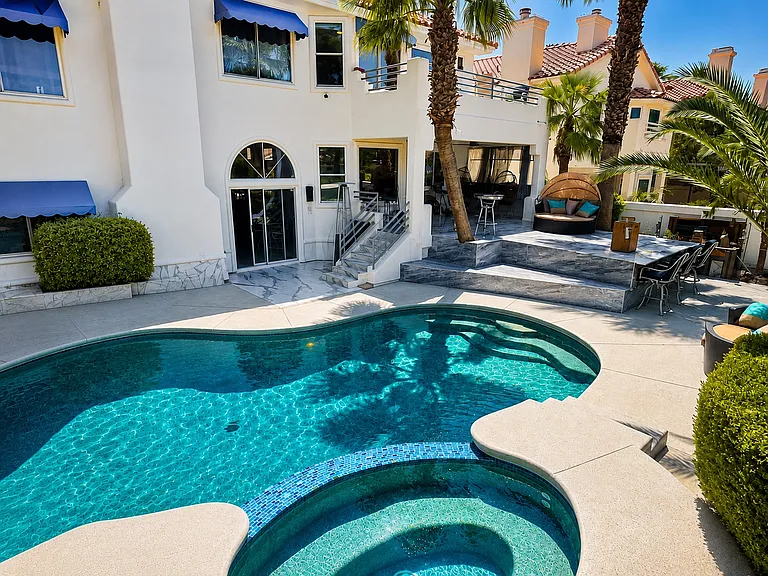 7920 Marbella Cir — Photo 3