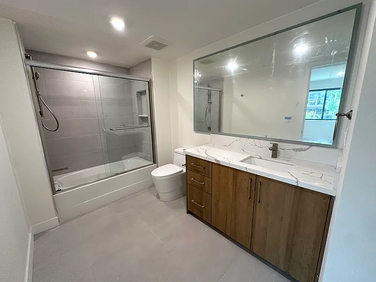 941 N Martel Ave #102 — Photo 34