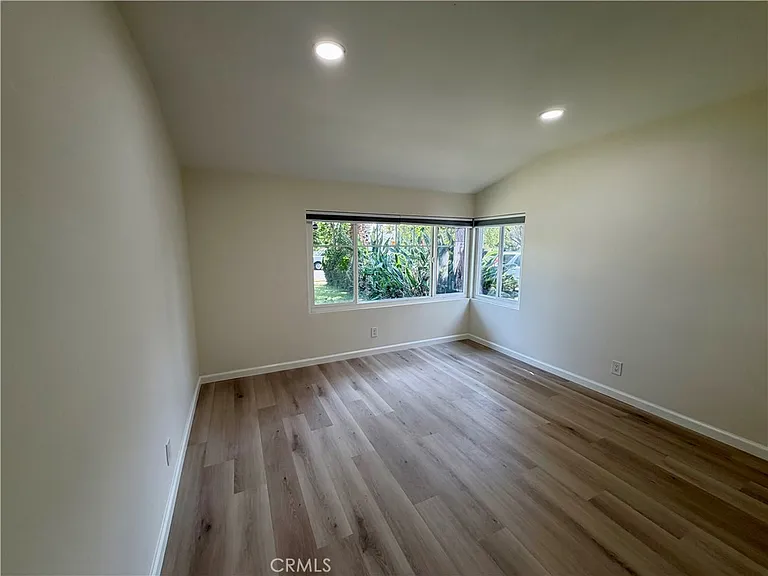 6621 Whitman Ave — Photo 19