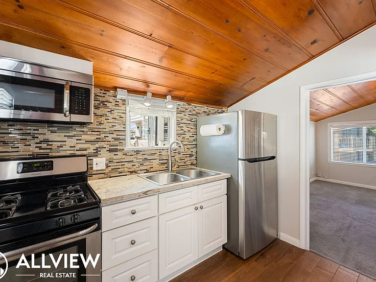926 W Balboa Blvd — Photo 6