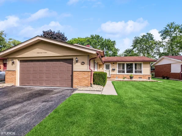 3403 Woodworth Pl, Hazel Crest, IL 60429