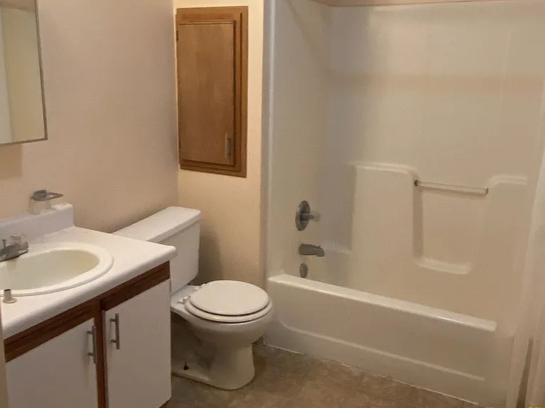Hillcrest Apts — Photo 7