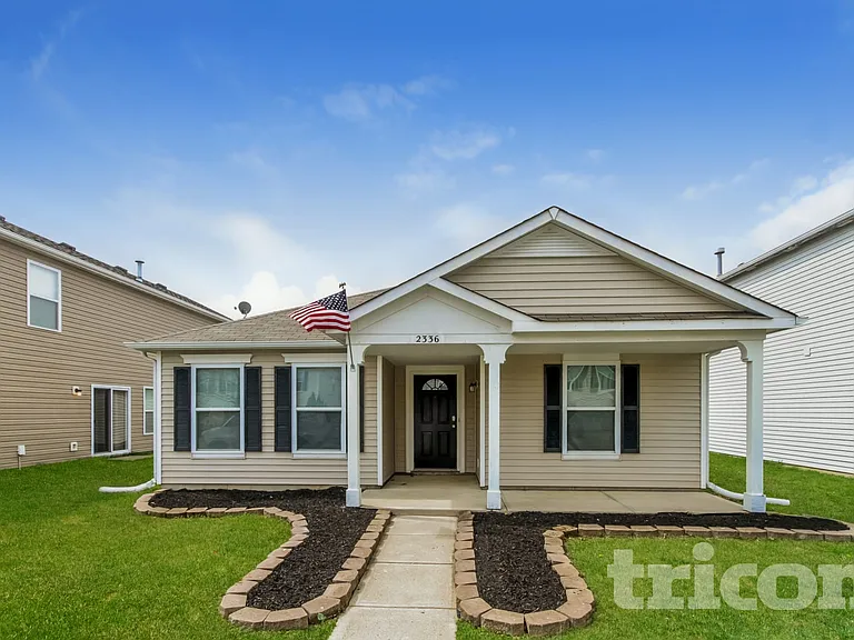 2336 Blackthorn Dr — Photo 1