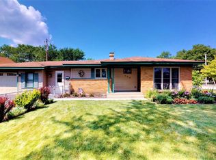 708 S Merle Ln, Wheeling, IL 60090