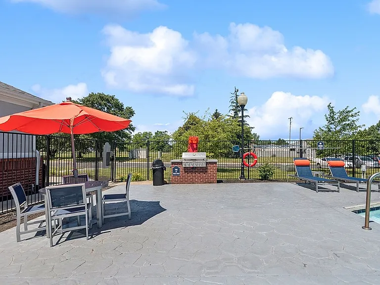 University Village — Photo 27