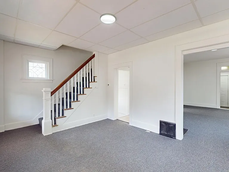 109 W Ely St — Photo 3