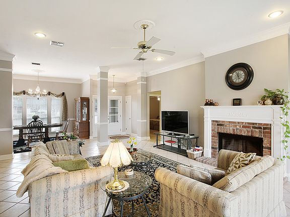 2nd image of 107 Ashland Ct