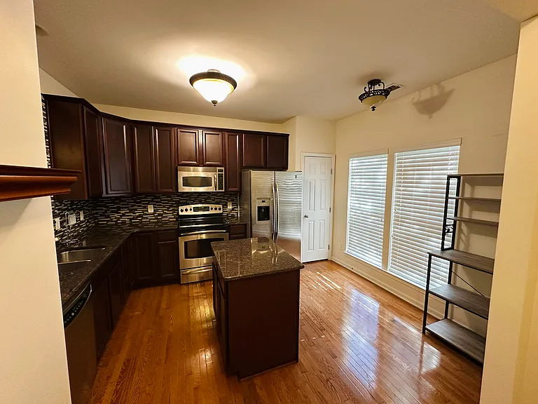 628 Penn St #628 — Photo 12