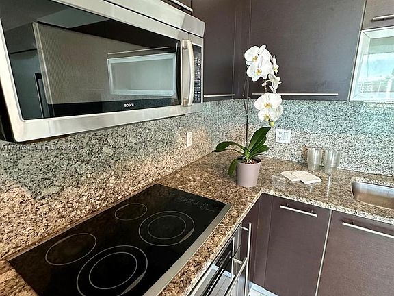 4th image of 950 Brickell Bay Dr #6