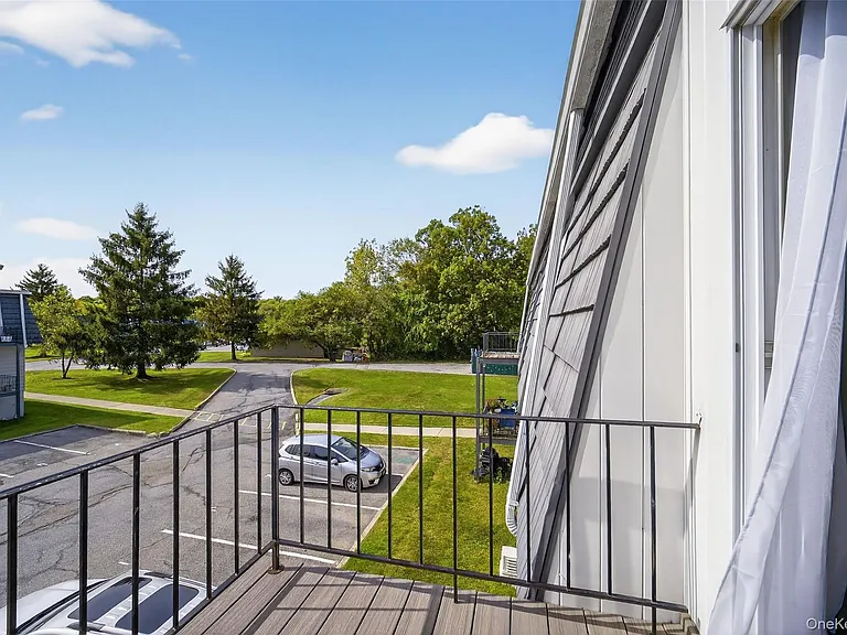 4 White Gate Rd #K — Photo 27