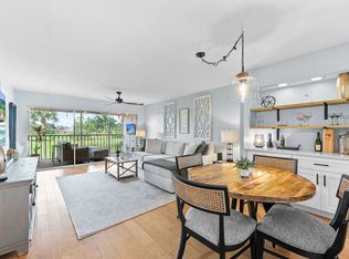 149 Palm Dr APT 18, Naples, FL 34112