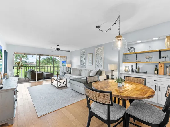 149 Palm Dr APT 18, Naples, FL 34112