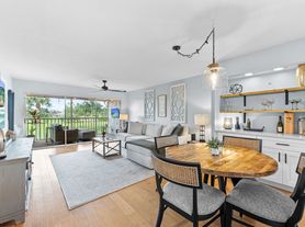 149 Palm Dr
