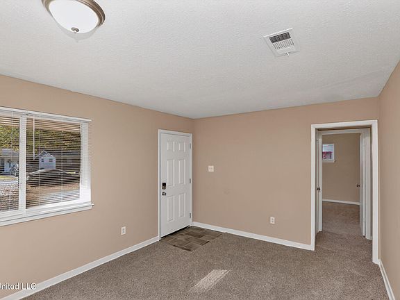 4th image of 2446 Overbrook Dr