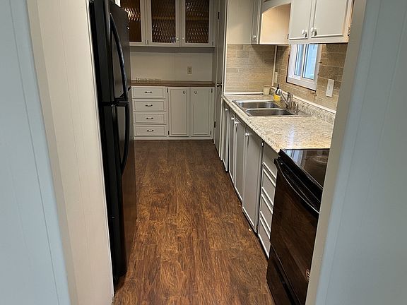 5th image of 1237 Central St Unit L-5