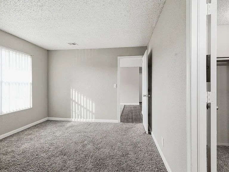 Woodland HIlls Apartments — Photo 30