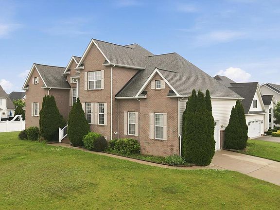 4th image of 220 Flanagan Dr