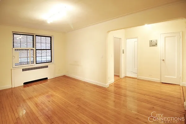 Rented by City Connections Realty | media 8