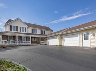 39W847 Dairyherd Ln, St Charles, IL 60175