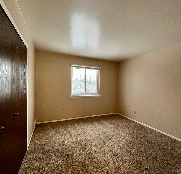 939 James St #12 — Photo 10
